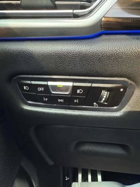Used 2021 BMW X5 xDrive40i w/ M Sport Package image 15