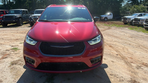 New 2026 Chrysler Pacifica Select image 3