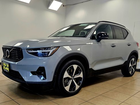 New 2026 Volvo XC40 B5 Plus w/ Protection Package Premier image 4