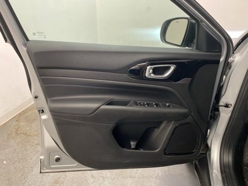 New 2026 Jeep Compass Limited image 18
