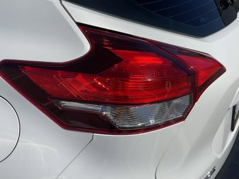Used 2018 Nissan Kicks SV image 19