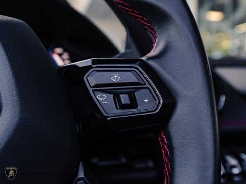 Used 2021 Lamborghini Huracan EVO image 25