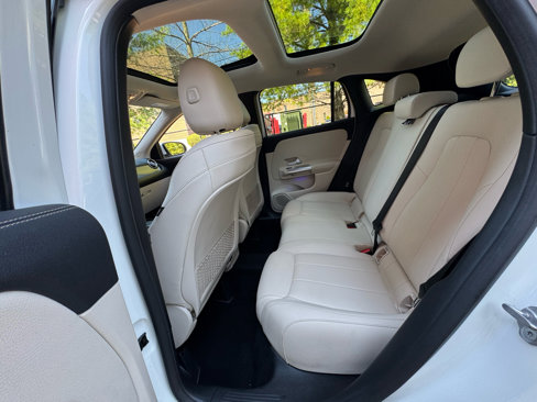 Used 2021 Mercedes-Benz GLA 250 4MATIC w/ Premium Package image 9