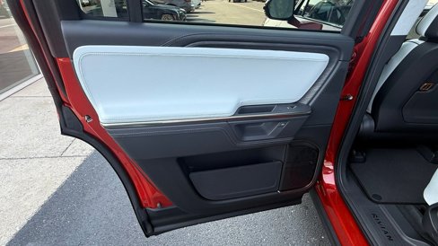 Used 2025 Rivian R1S Adventure image 40