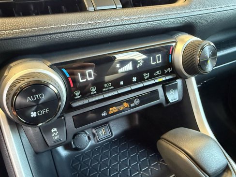 Used 2025 Toyota RAV4 XLE image 26