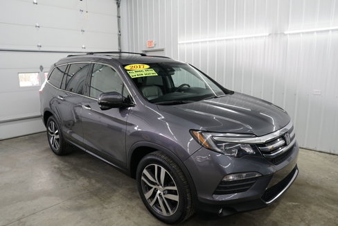 Used 2017 Honda Pilot Touring image 1