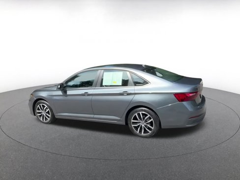 Used 2025 Volkswagen Jetta SE image 10