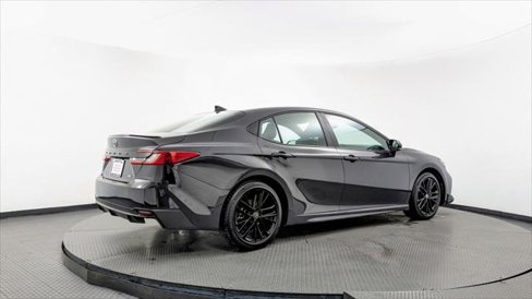 Used 2025 Toyota Camry SE image 7