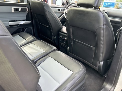 Used 2022 Ford Explorer XLT w/ Equipment Group 202A image 11