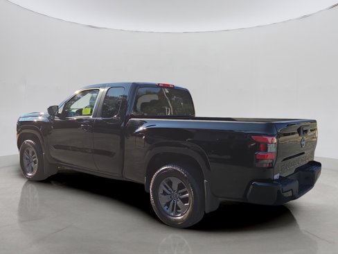 Used 2025 Nissan Frontier SV image 4