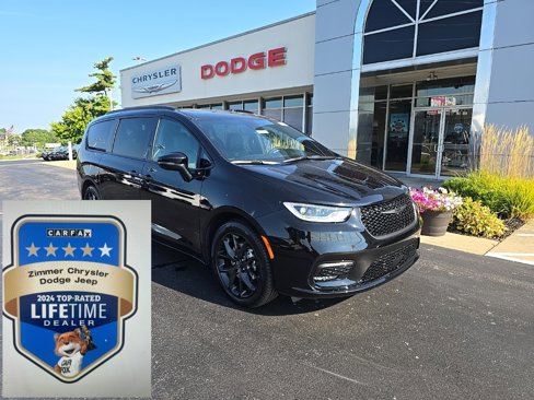 New 2026 Chrysler Pacifica Limited w/ S Appearance Package image 1