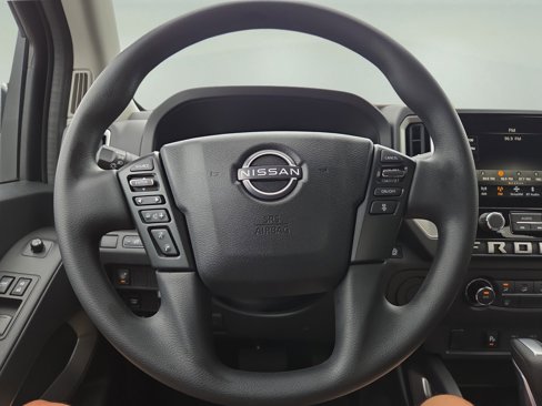 Used 2025 Nissan Frontier SV image 16