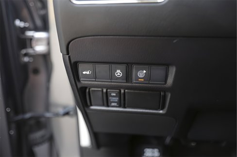 Used 2021 Nissan Armada Platinum w/ Captain's Chairs Package image 18