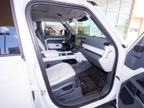 New 2025 Land Rover Defender 110 S image 43