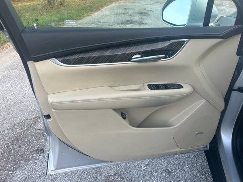 Used 2017 Cadillac XT5 FWD image 7
