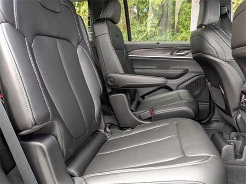 New 2025 Jeep Grand Cherokee L Limited w/ Luxury Tech Group II image 36