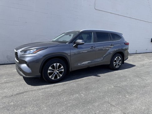 Used 2023 Toyota Highlander XLE image 1