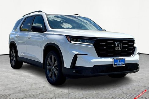 Used 2025 Honda Pilot Sport image 1