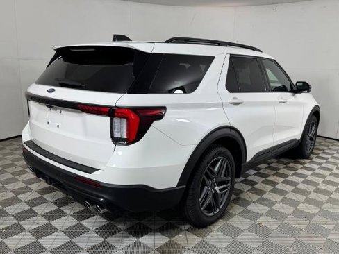 Certified 2025 Ford Explorer ST image 3