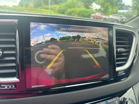 New 2025 Chrysler Voyager LX image 15