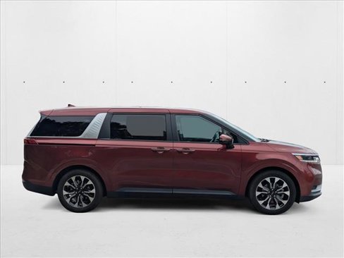 Used 2024 Kia Carnival EX image 4