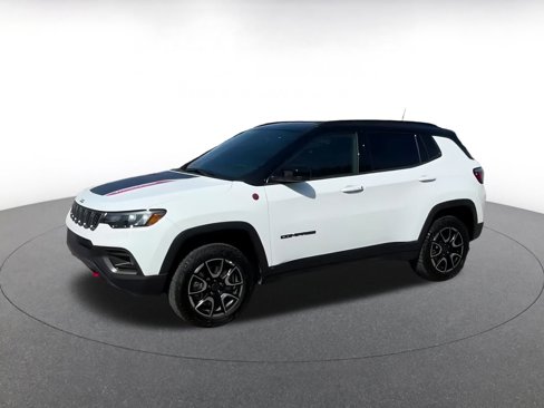 Used 2025 Jeep Compass Trailhawk image 8