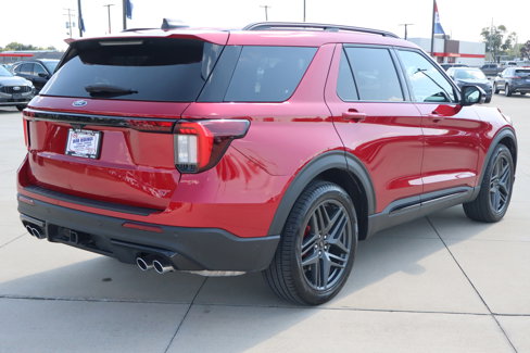 Used 2025 Ford Explorer ST image 6