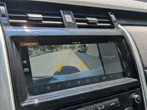 Used 2020 Land Rover Discovery HSE image 22