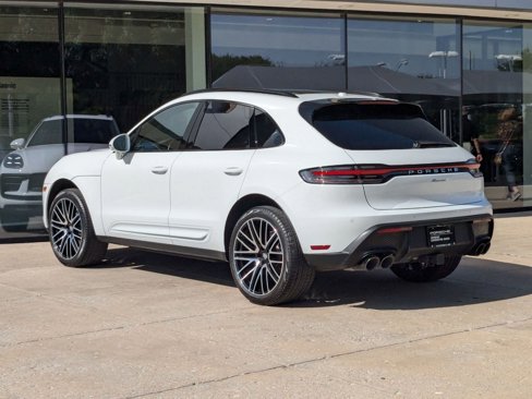 Certified 2025 Porsche Macan image 3