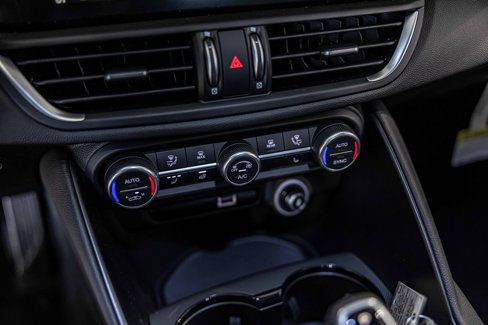 New 2025 Alfa Romeo Giulia AWD image 28