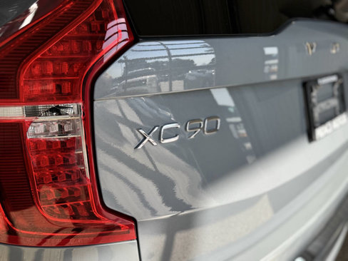 Used 2023 Volvo XC90 B6 Plus w/ Protection Package image 36