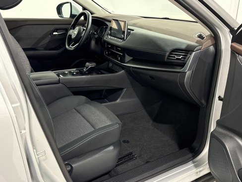 Used 2023 Nissan Rogue SV image 24