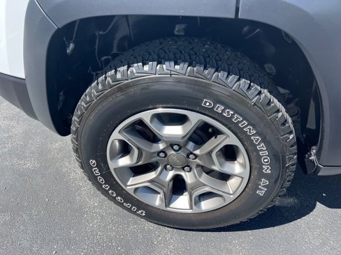 Used 2022 Jeep Cherokee Trailhawk w/ Sun, Sound & Nav Group image 19