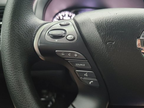 Used 2019 Nissan Pathfinder S image 27