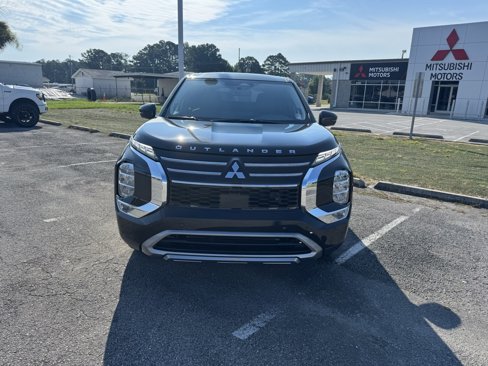 New 2025 Mitsubishi Outlander SE image 2