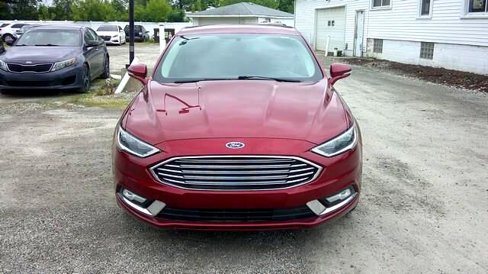 Used 2017 Ford Fusion SE w/ Fusion SE Technology Package image 2