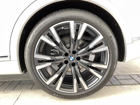 New 2026 BMW X7 xDrive40i w/ Premium Package image 7