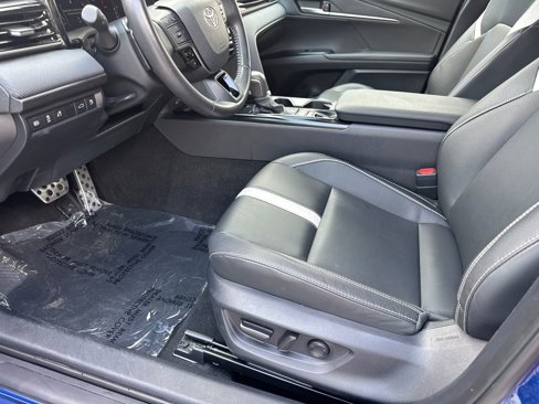Used 2025 Toyota Camry SE image 9