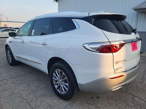 Used 2023 Buick Enclave Essence image 7