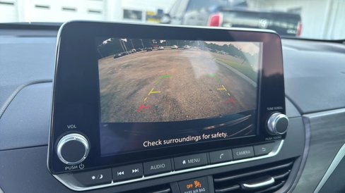 Used 2025 Nissan Altima 2.5 SV image 17