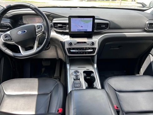 Used 2021 Ford Explorer XLT w/ Equipment Group 202A image 11