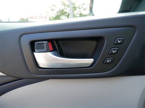 Used 2016 Toyota Highlander Limited Platinum image 14