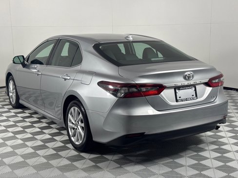 Used 2022 Toyota Camry LE image 7