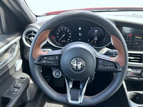 New 2025 Alfa Romeo Giulia AWD w/ Driving Assist Package image 9