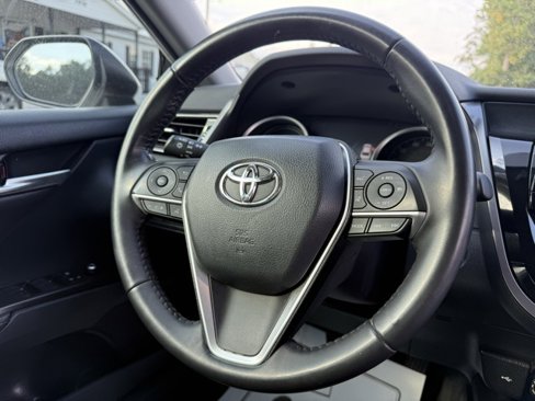 Used 2022 Toyota Camry XLE image 10