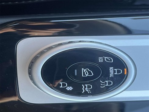 New 2025 Mitsubishi Outlander SE image 29