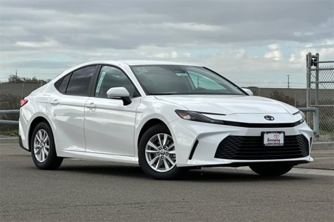 New 2026 Toyota Camry LE image 2