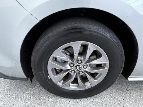 Used 2022 Toyota Sienna LE image 47