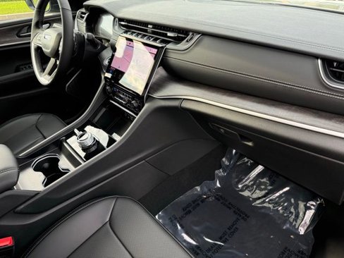 New 2025 Jeep Grand Cherokee Limited image 14