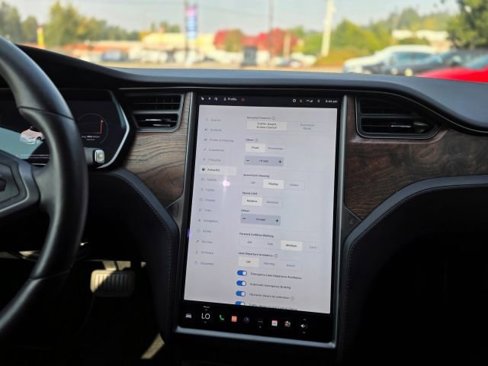 Used 2020 Tesla Model S Long Range Plus image 25